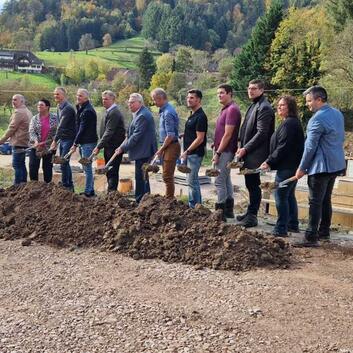 Spatenstich am Hochwasserrückhaltebecken Ohlsbach